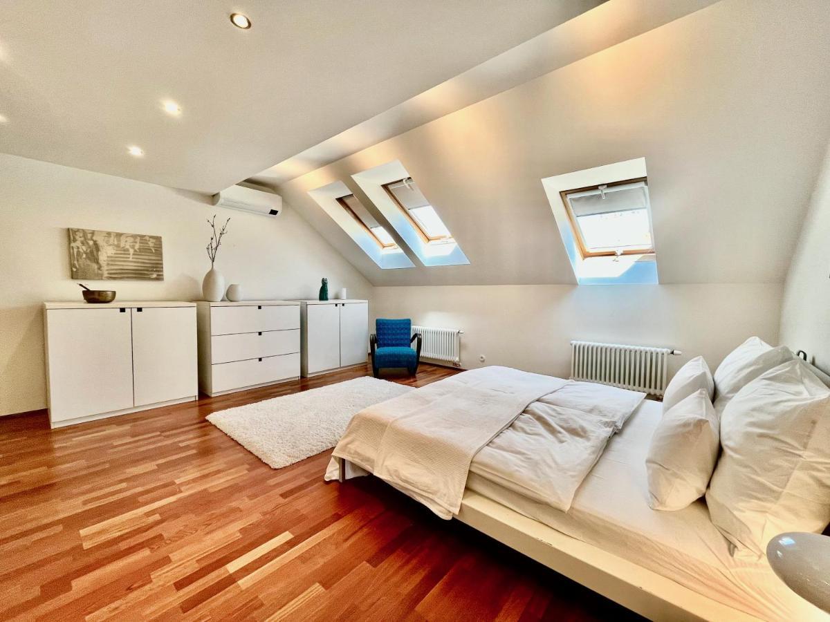 Luxury Penthouse Apartment Praha Bagian luar foto