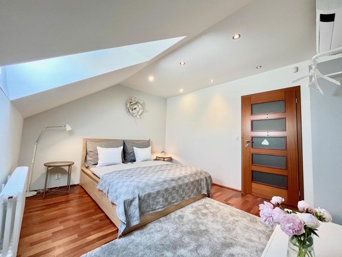 Luxury Penthouse Apartment Praha Bagian luar foto